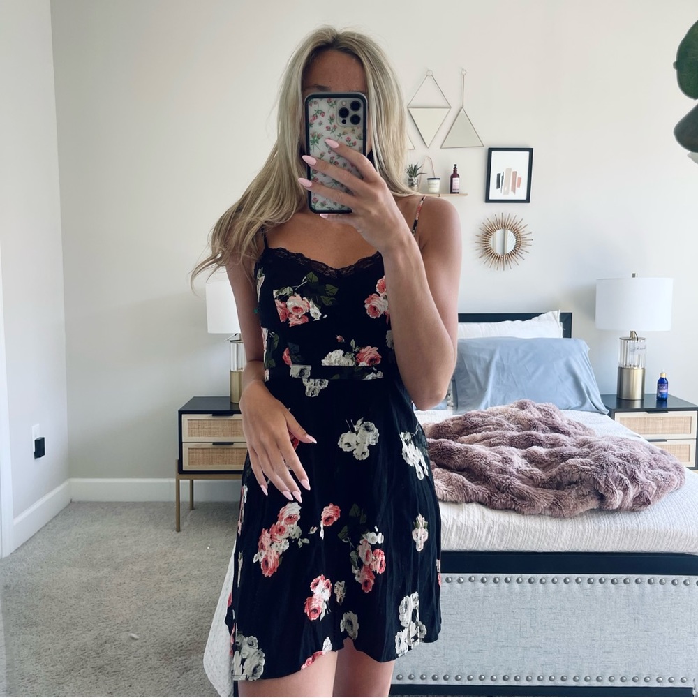 MINKPINK Black Rose Floral Mini Dress Lace Trim Sundress Size Small